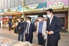 김천시의회 ˝국민지원금으로 전통시장서 장보세요˝