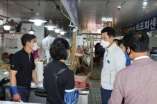 이강덕 포항시장, 추석 맞이 전통시장 살리기… ˝싸고 질 좋은 상품 구입하세요˝