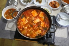 [동경주 맛집기행 ㉖] 어머니의 정이 담긴 가정식… 감포읍 나정1리 `옥이밥상`