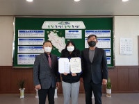 봉화 춘양면 운천장학회, 지역 우수학생 5명에 장학금 100만원씩 전달