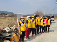 군위군 의흥면 적십자봉사회, 한국여성농업인연합회 환경정비 활동 나서
