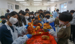 칠곡 학림초, 사랑의 김장 담그기 행사 진행