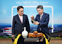 영천시 유물기증운동 2호 기증자에 정희붕 치과의원장