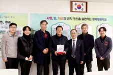 경북영광학교, 이태영체육관 개관 유공자에 감사패 전달