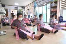 청송군, 어르신 근력강화교실 ‘으라차차 경로당’ 운영