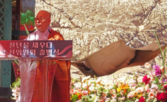 쓰러진 천년 숨결... 5cm의 기적 마애불상 바로 세운다