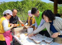 경산 남천면, 경로당 찾아 ‘사랑의 밑반찬 전달