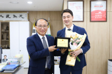 최재훈 달성군수, 대구시 노인종합복지관협회서 감사패 받아