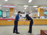 청송경찰서, 전화금융사기 예방 진보우체국 직원 감사장 전달