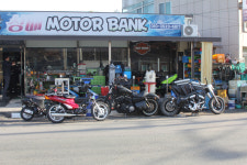 구룡포읍 병포리 오토바이 센터 인도, 적치물로 주민 통행 지장