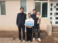 의성 사곡면 명예면장, 다문화가정에 선물 전달