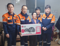 포스코 제선부, 해도동 경로당 청소기 기증