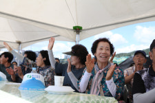 [기획특집] 100세 시대 감포항서 경로위안대잔치...어르신들 내 나이가 어때서...