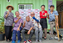 구룡포 삼정수산 박찬미 대표, 지체장애인협회 구룡포분회에 라면 전달