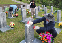 영천교육지원청, 영천호국원 찾아 묘역 정비 봉사