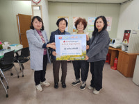 영주시 휴천1동 동산타운 경로당, 산불 피해 성금 전달