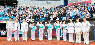 경북영광학교 하늘빛중창단·영천팔레스 사랑·빛·자유 예술단, 삼성라이온즈파크서 애국가 제창