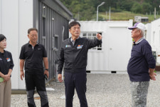 윤경희 청송군수, 추석 명절 앞두고 산불피해 이재민 찾아 위문
