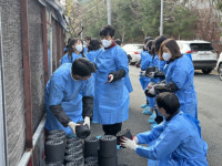 대구시 공무원 봉사단, 신천동 4가구에 연탄 1천장 전달