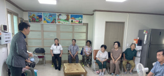 포항 죽장면, 폭염 속 경로당 27곳 순회…어르신 건강 살피고 수박 나눔