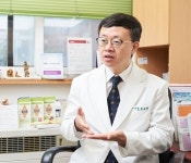 내과의사는 다양한 변화구 던지는 팔색조 같은 투수죠