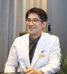 [전문가가 알려주는 동안 A to Z] 더위에 지친 피부에 활력을…더모톡신 시술 전 확인해야 할 3가지