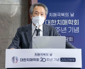 치매 전 단계 '경도인지장애'…절반 이상은 