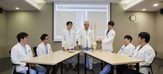 노년기 척추관협착증 수술할까 말까…처음부터 정확하게 짚어드립니다