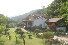  서울 근교, 청정한 가평의 천혜 자연 속 프라이빗 가족 독채펜션 안나하우스벨리 