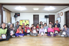  서천군 종천면 지역사회보장협의체, 100세누리 장수사진 전달 