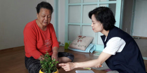  반려식물, 저소득 독거노인들의 우울감 및 외로움 해소 