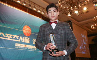 신인왕 이정후, 넥센서 억대 연봉자로…'1억 1000만 원에 재계약'