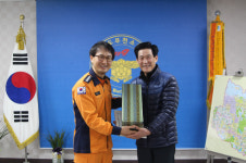  부천소방서, 주차장 차량화재 진압 유공 시민에 표창 