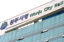  원주시, 현수막 지정게시대 확충·교체 