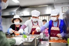 김충섭 김천시장, 무료급식소 배식 봉사