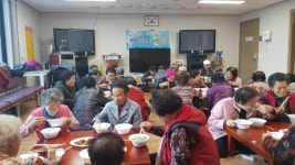 파동 희망나눔위원회, 경로당 어르신 점심 대접