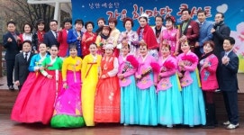 [포토뉴스]낭만예술단, 35년째 노래봉사
