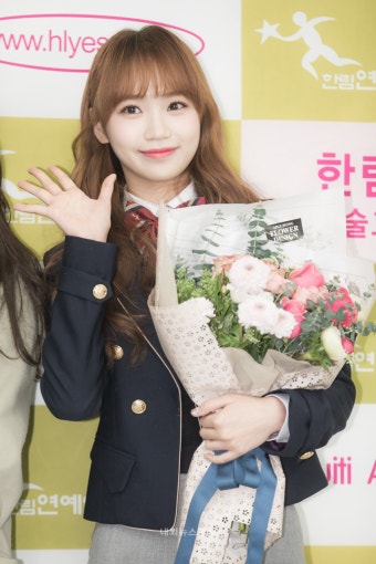 [포토] 아이즈원 (IZ*ONE) 김채원 '오늘도 역시나 예쁘다.' (한림연예예술고등학교 졸업식)