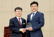 김종천 의장, 샘머리초등학교로부터 감사패 수상