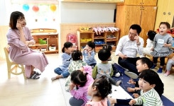 박남춘 인천시장, 어린이집 방문간호사 일일도우미로 나서
