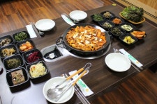 멋진 자연경관 속에서 즐기는 단양 맛집, 강변마을