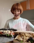 최은경, 나이를 잊고 건강하게 살아가는 일상 눈길