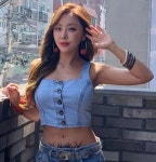 브라운아이드걸스 나르샤, 원조 성인돌의 섹시 카리스마... 청청패션으로도 빛나는 아우라 일파만파