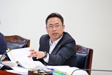 홍성표 아산시의원, 행감 중 의혹 불거진 업체 대표 