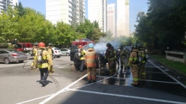 부천 중동 아파트 단지내에서 렉스턴 승합차량 화재발생