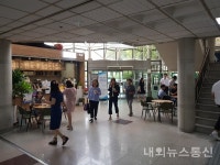 9시 3분경 충주시청 공직자 자리는?...1층 커피숍과 흡연실에 회의라도 하시나