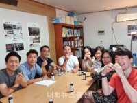 하데스클럽영남본부 | [포토]내외뉴스통신 영남본부 추석인사 나눠