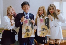 Hot한 걸그룹 미드나잇-한국토종닭협회, 군부대 사랑의 온정 나눔