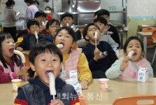충주 가흥초, 떡빼로데이 행사 가져