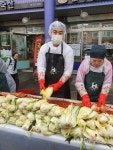 열혈봉사 광주남구 황도영의원, 봉선시장 사랑의 김장김치 나눔축제